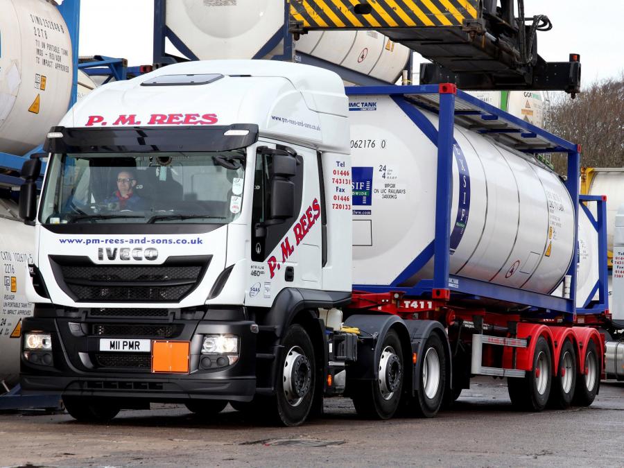  Iveco EcoStralis Hi-Road 460 6x2 2013 года  (UK) (фото 8 из 9)